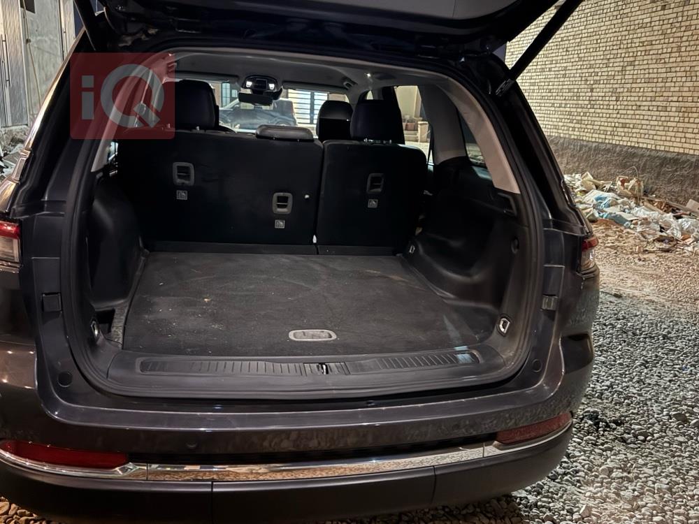 جیپ گراند شیرۆکی